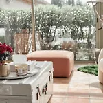 Lv House & Gardens