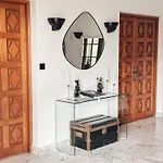 Lv House & Gardens شقة