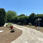 Lv House & Gardens
