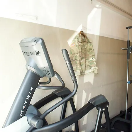 Lv House & Gardens Apartman *