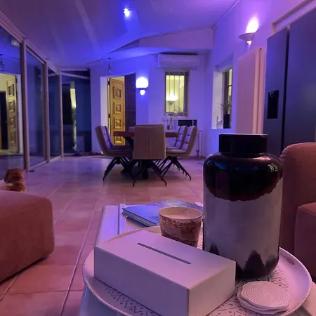 Lv House & Gardens Apartment *